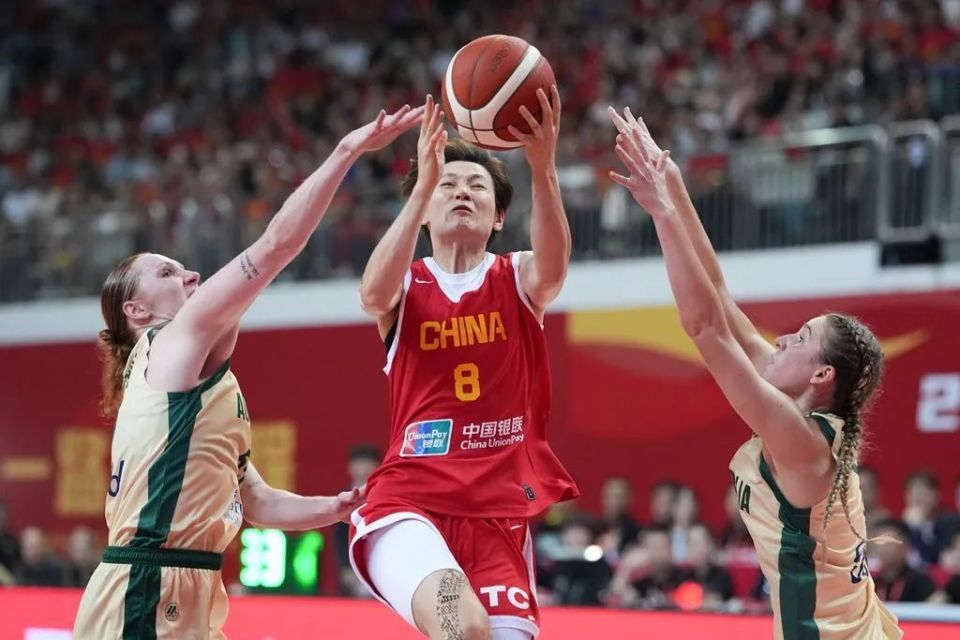 关于赛地聚焦——亚洲杯最后时刻热度飙升，广州队回应争议，值得警惕，更衣室氛围转暖的信息