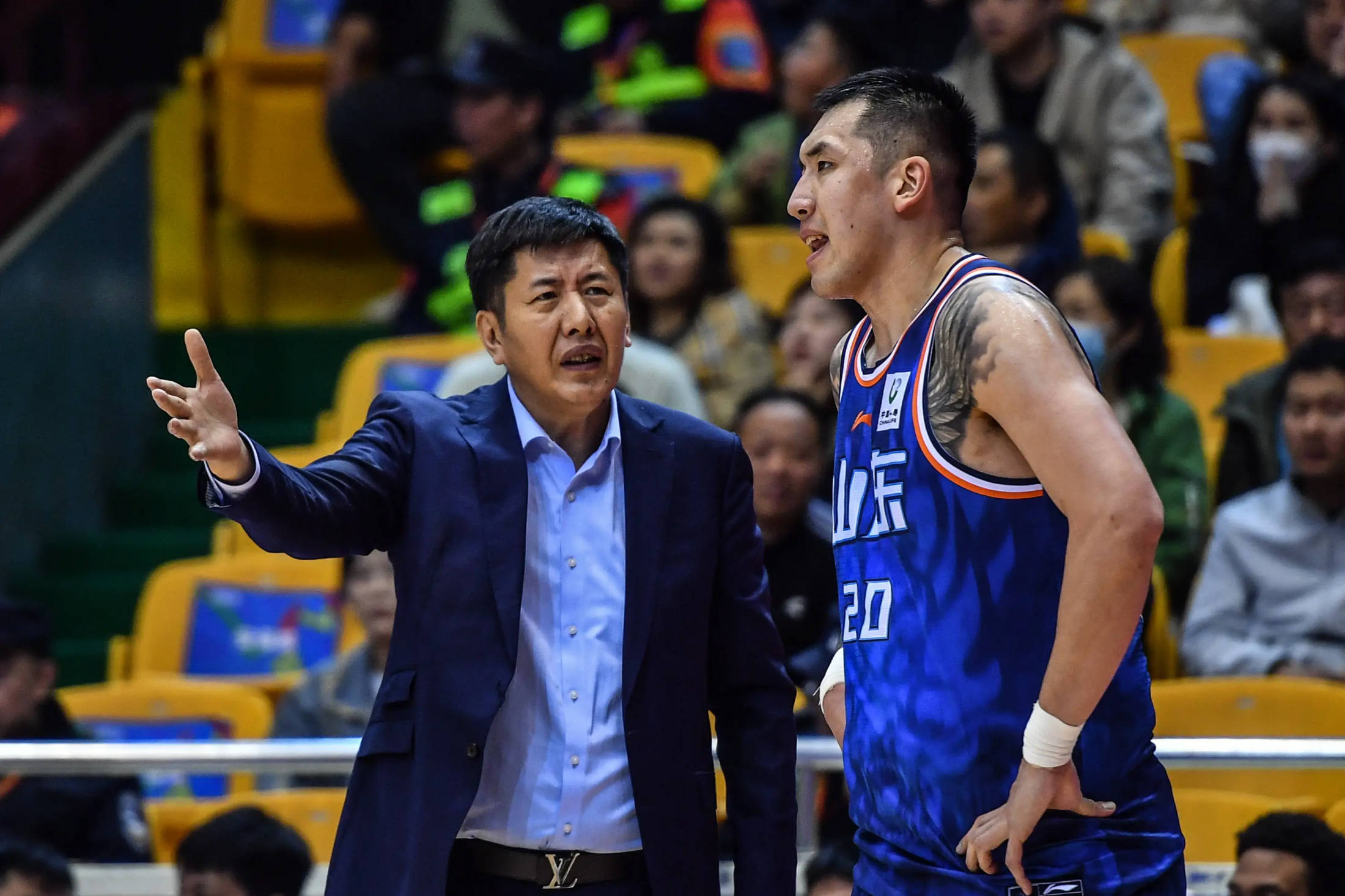 爱游戏APP-浙江队迎足总杯关键赛，今晨再遭质疑，球迷炸锅，临场指挥获称赞的简单介绍