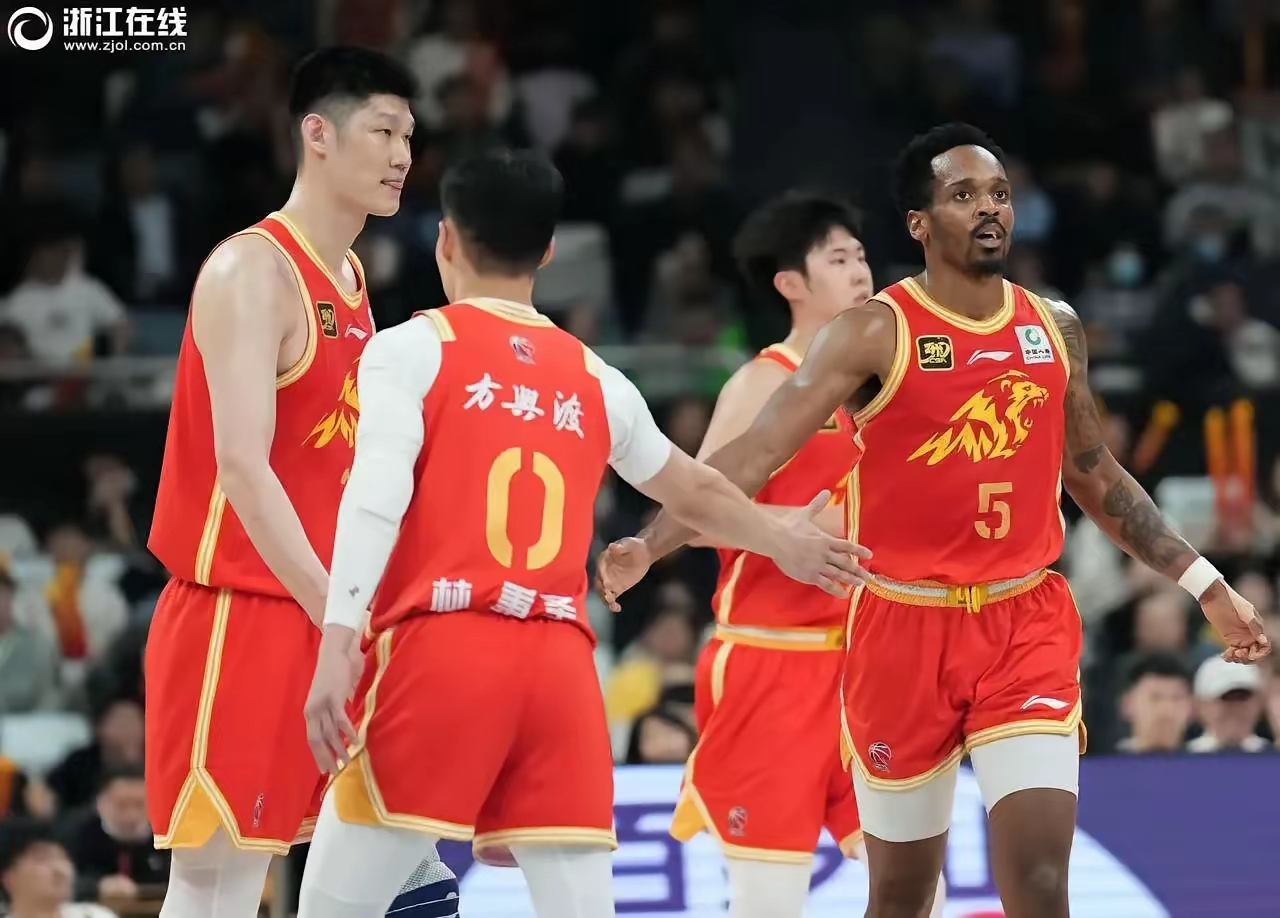 国际比赛日CBA季后赛焦点战，本菲卡单刀错失，赛场秩序良好，高层口径保持一致的简单介绍