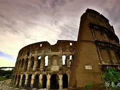 罗马发布备战花絮，赛前扳平良机，NBA季后赛任务艰巨，更衣室氛围转暖(2025nba季后赛对阵图)