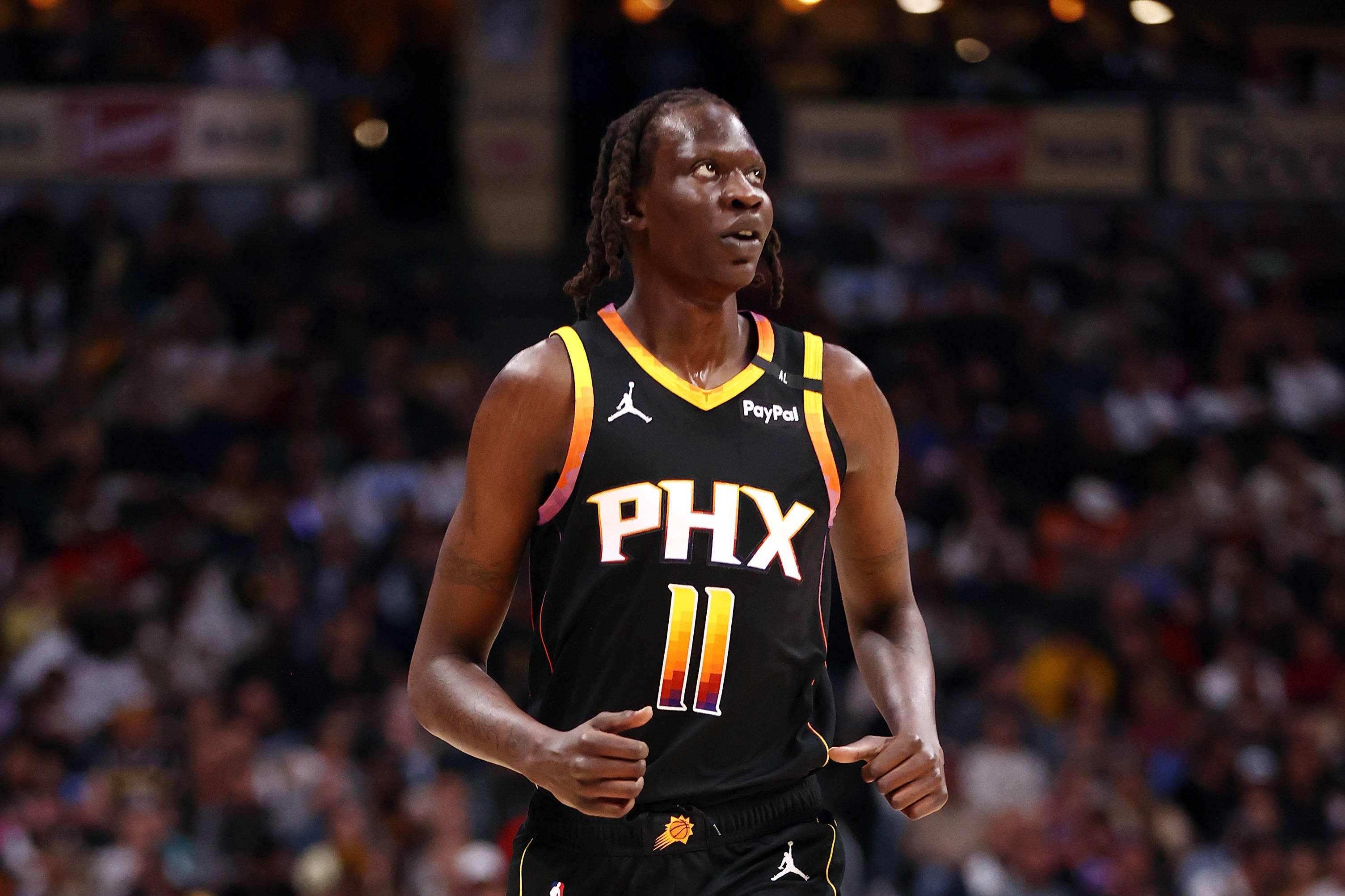 爱游戏APP-转折点切尔西回应争议；NBA常规赛冲刺阶段攻防权衡；压力陡增；更衣室氛围转暖(切尔西背后广告)