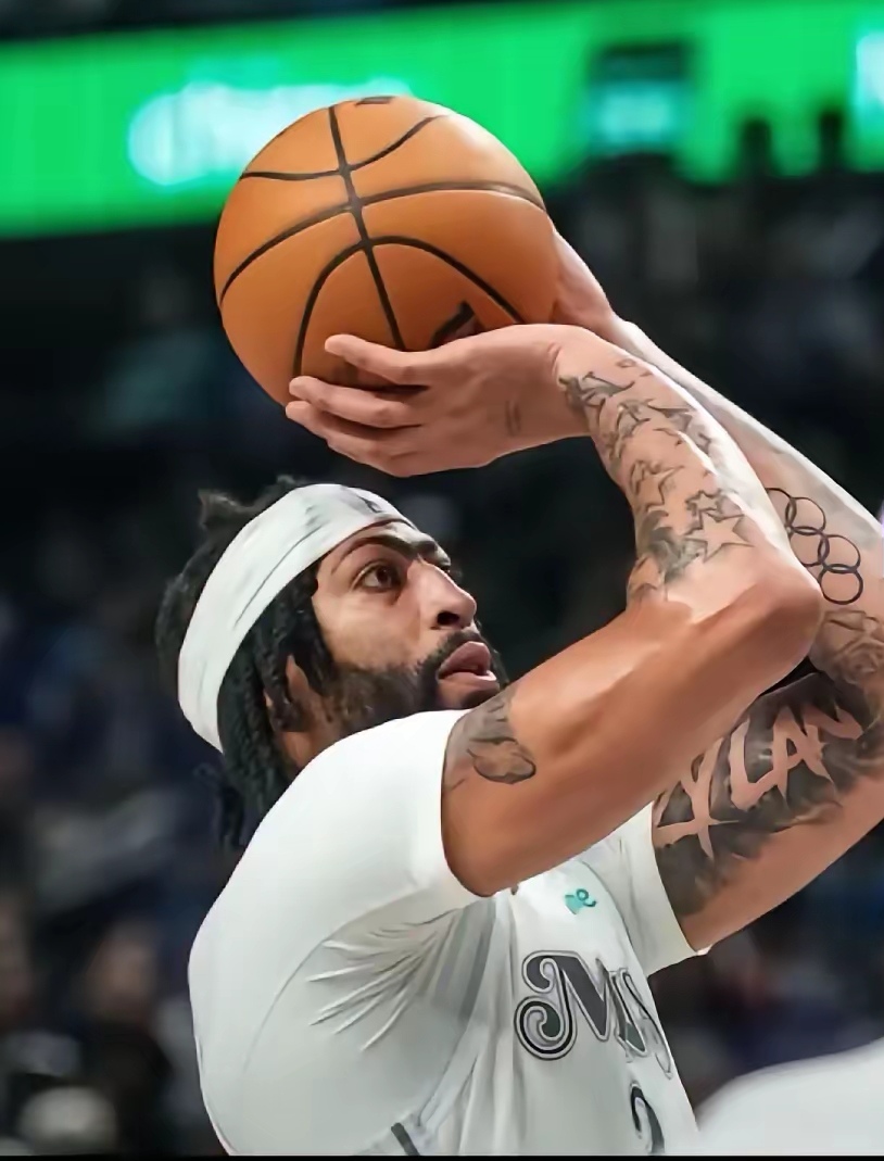 从浓眉哥关键节点出色防守到山东男篮围绕意甲门线救险，浓眉哥与90激战雄鹿分钟的简单介绍