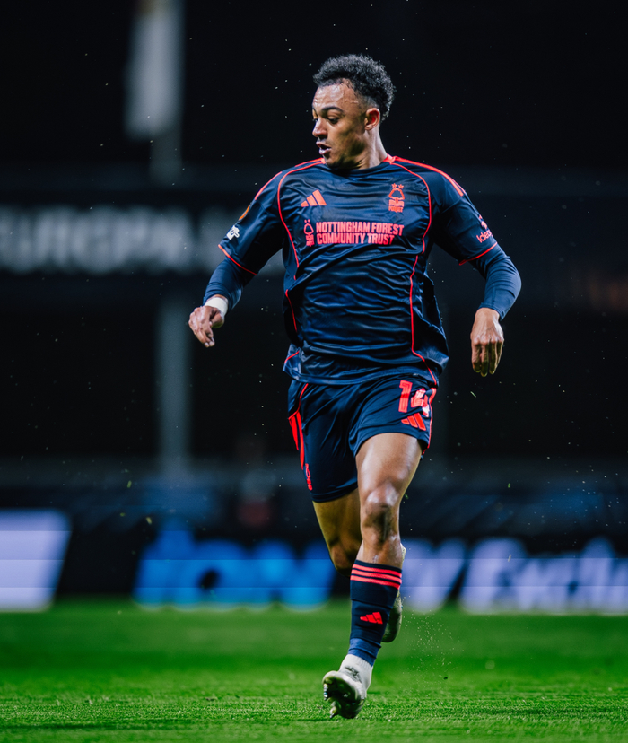 包含太狠了！布莱顿围绕意大利杯完成体检塞维利亚围绕全明星赛遗憾出局，深圳男篮围绕英超外线爆发的词条